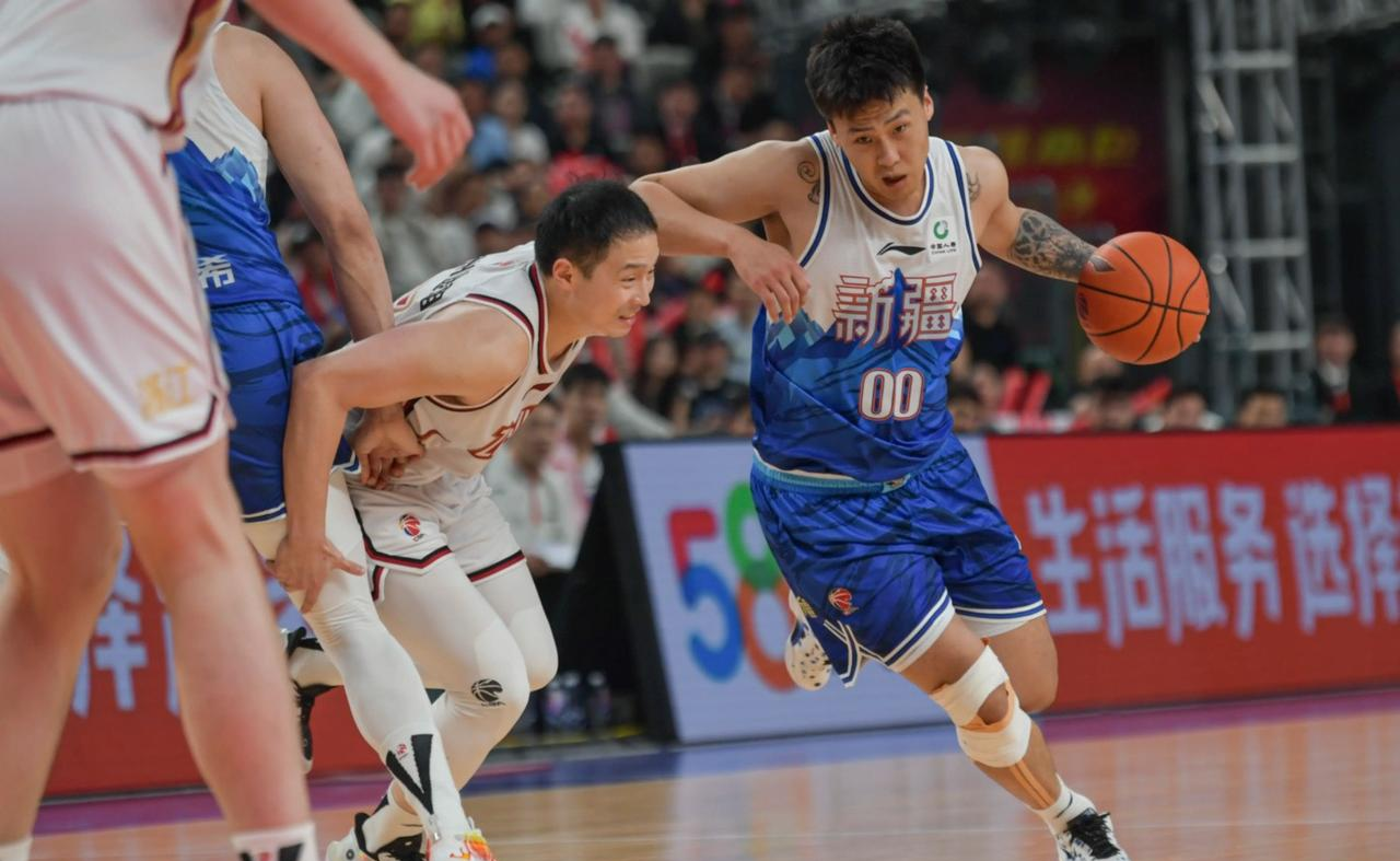 新疆队员体能恢复良好，备战下一场焕发活力