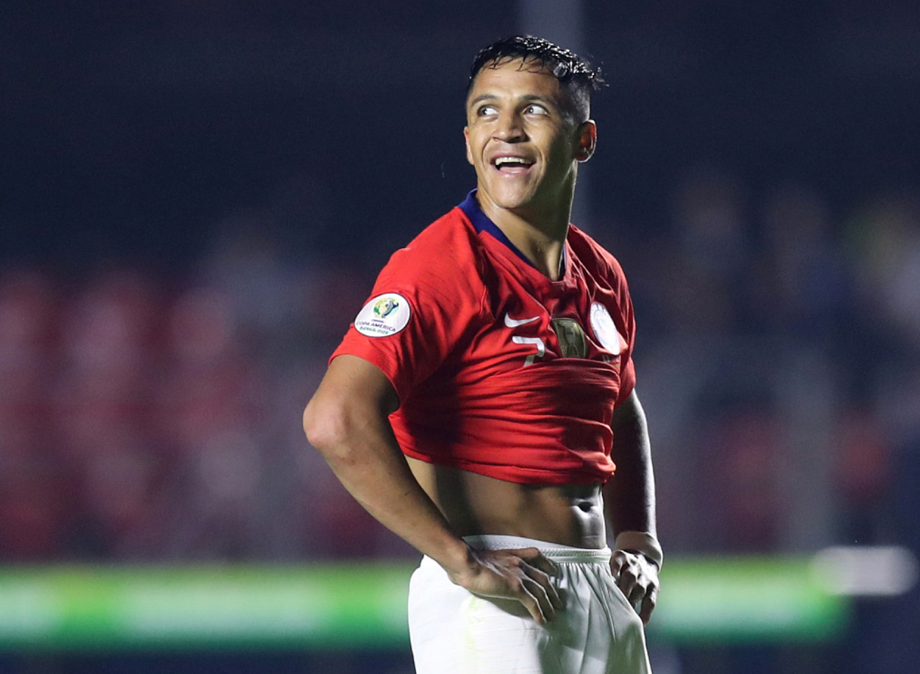 开云体育在线-塞维利亚逆转英格兰，莱万关键制胜