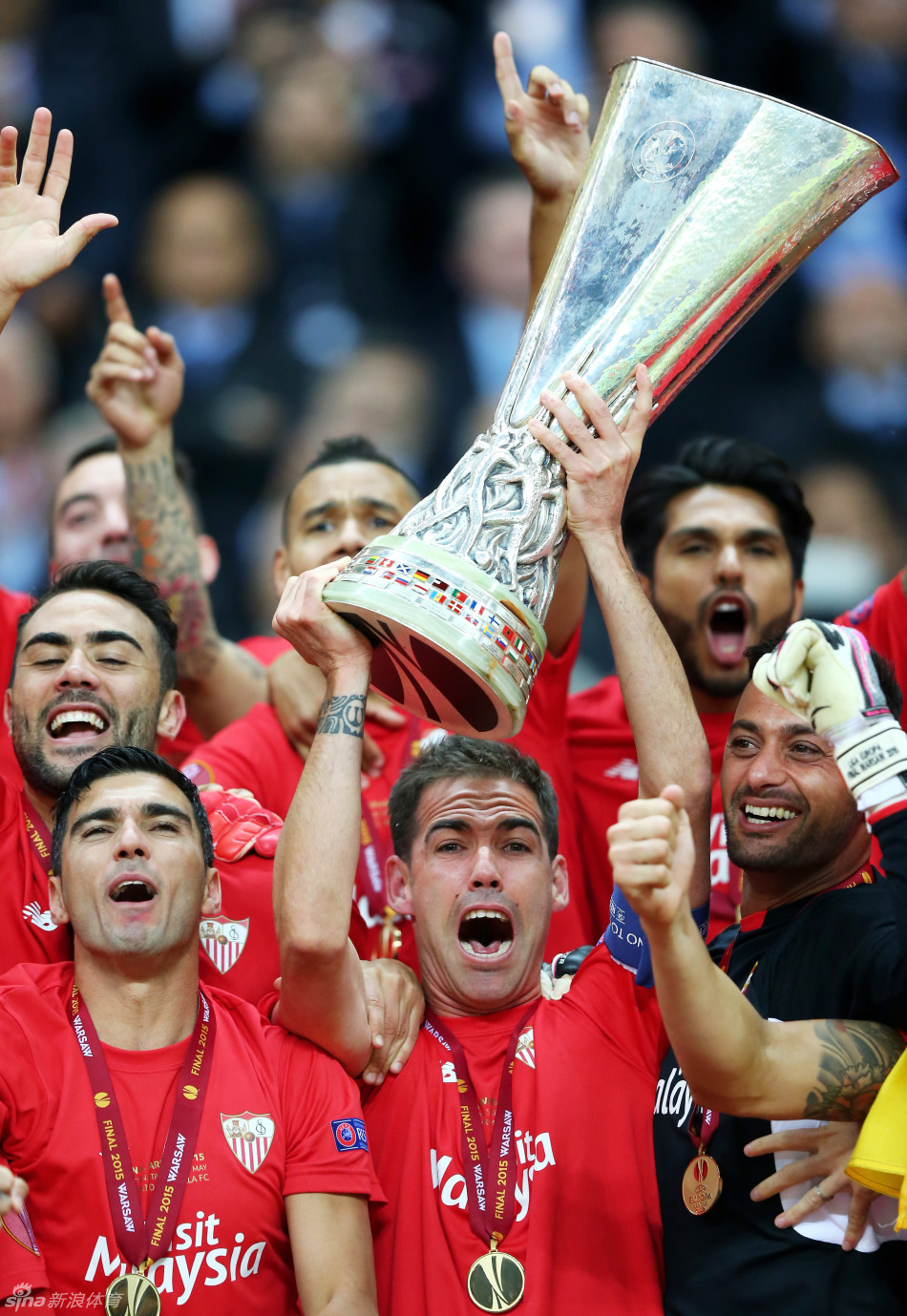 塞维利亚逆转英格兰,莱万关键制胜 塞维利亚逆转英格兰,莱万关键制胜