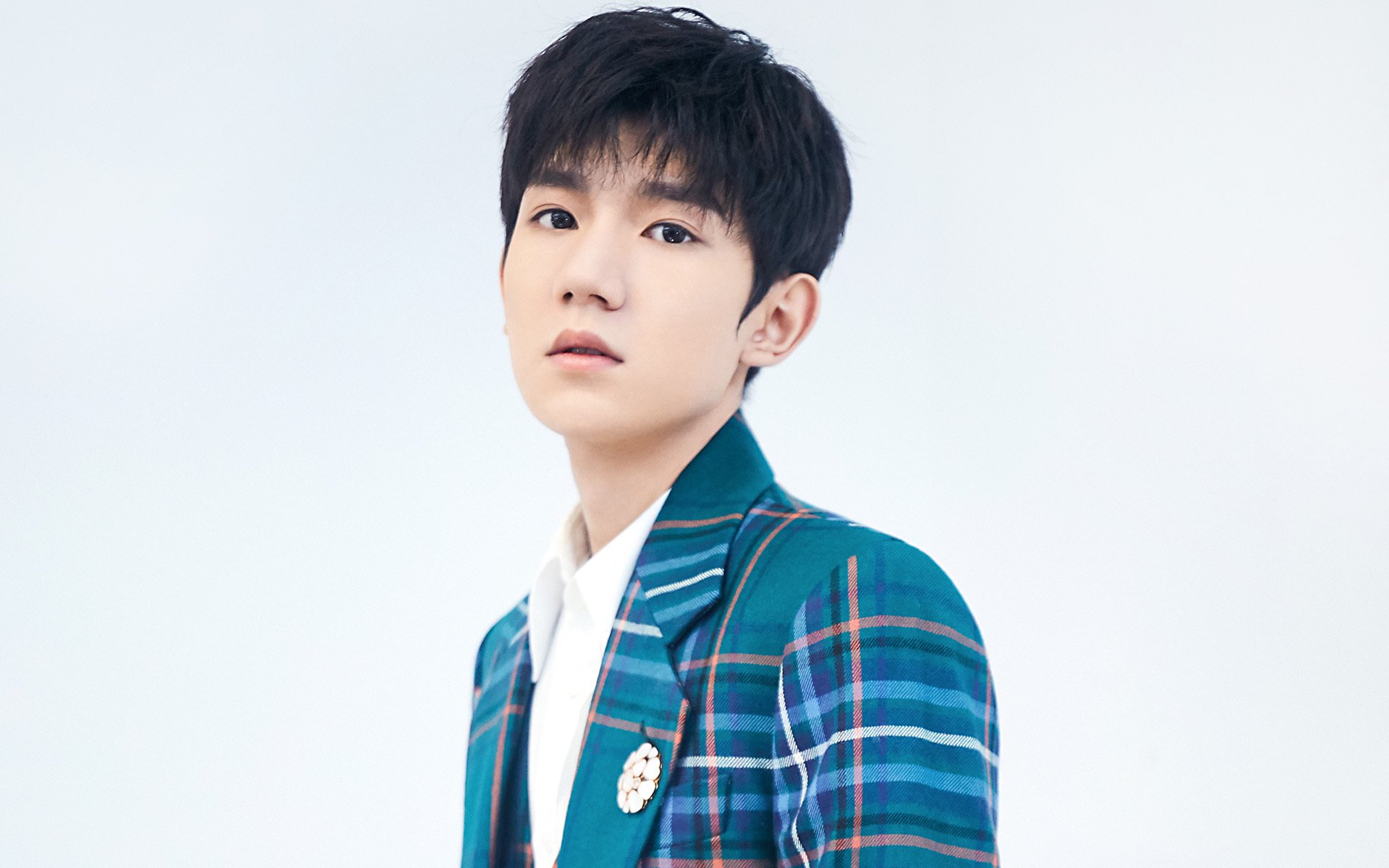 体育跨界夜，苏格兰铁蹄踏平药厂，维尼修斯在F1赛道接管比赛